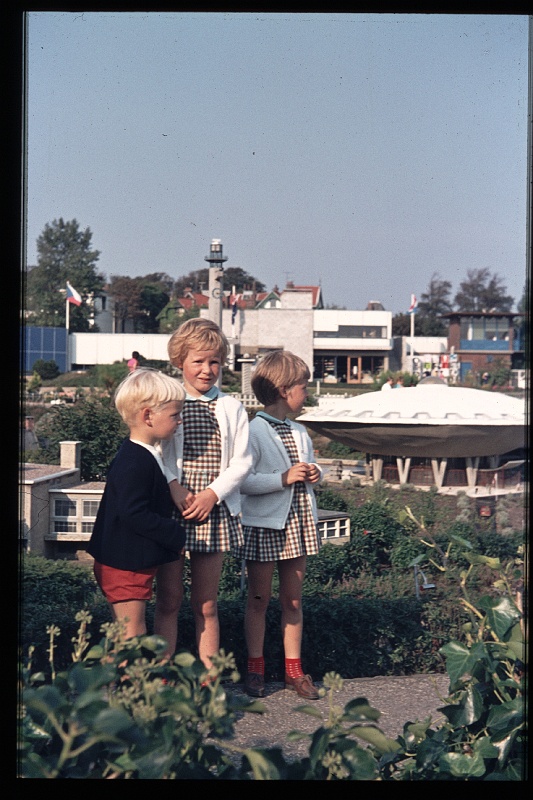 28.Madurodam okt 1968 Brigitte,Marion,Peter.JPG
